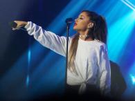 Ariana Grande niezwykle seksi na scenie